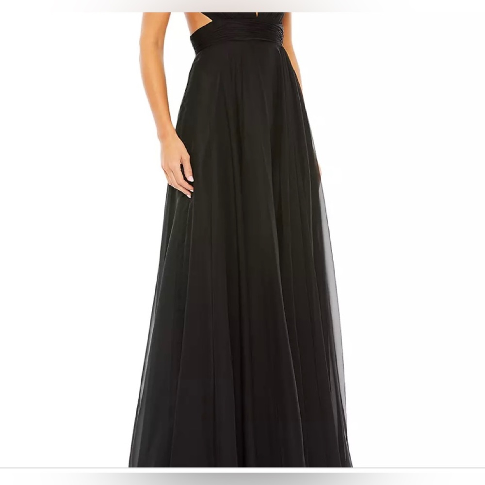 Mac Duggal Size 2 Floor length gown with feather trimmed detail on shoulders
